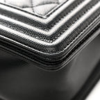 Caviar Quilted Medium Boy Flap Black