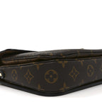 Reverse Monogram Pochette Metis