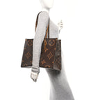 Reverse Monogram Giant Onthego GM