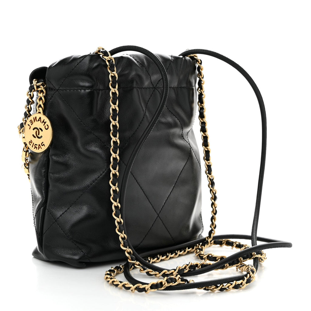 Shiny Calfskin Quilted Pearl CC Chain Mini Chanel 22 Black